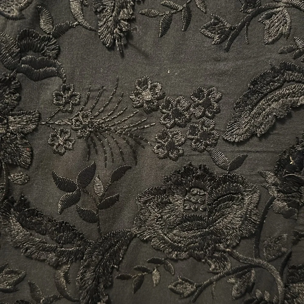 Talbots Navy Embroidered Shell, Sz 10 - Picture 2 of 4